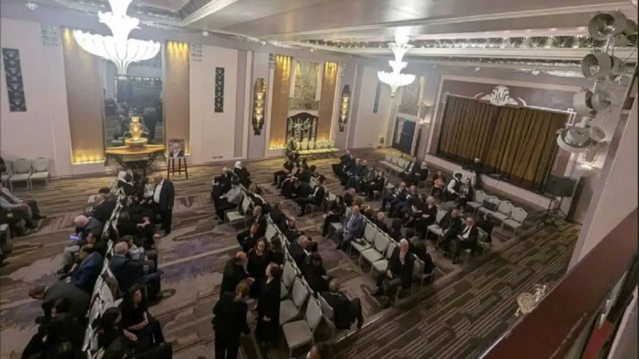 Parte de la ceremonia conmemorativa celebrada en honor del difunto Dr. Haitham El-Zobaidi, el 21 de mayo de 2025 - The Arab Weekly